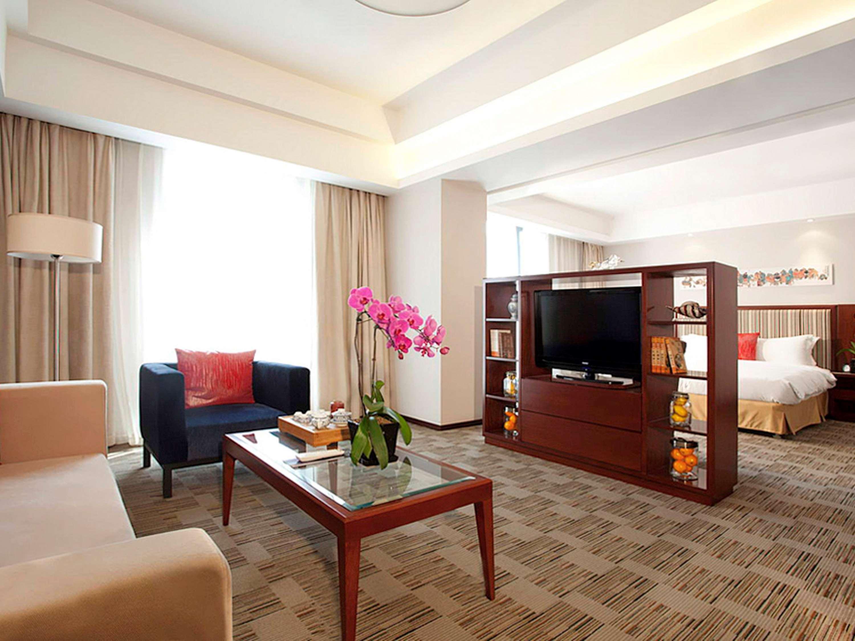 Отель Mercure Beijing Downtown Экстерьер фото